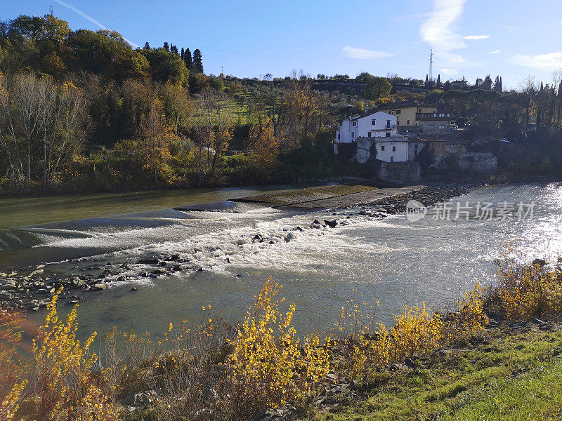 阿尔诺河在Girone, Fiesole，托斯卡纳